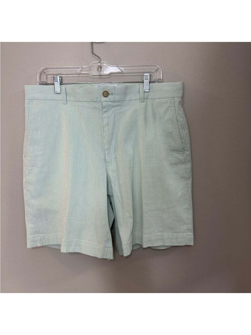 Men's Southern Tide Light Green Striped Flat Front Shorts. Size 35
